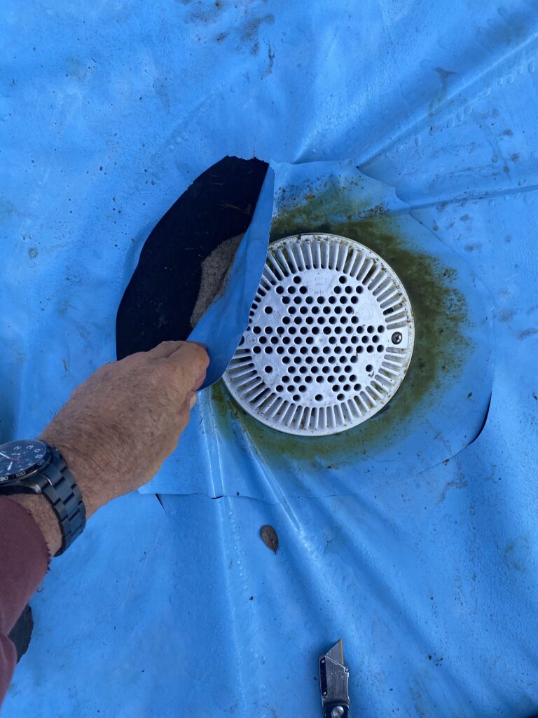 Cutting the liner around an above ground pool around a main drain